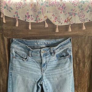 AMERICAN EAGLE OUTFITTERS Light Blue KICK BOOT Flare Jeans. SZ 6